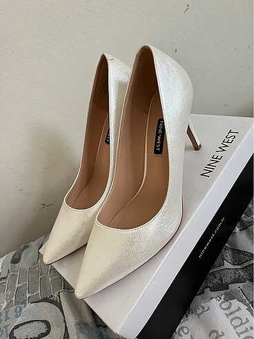 Nine West Kırık Beyaz Gelin Ayakkabısı