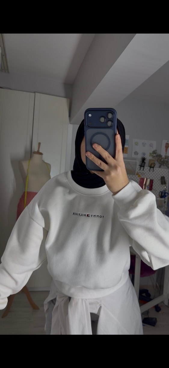 Tommy sweatshirt & zara pantolon - Görsel 3