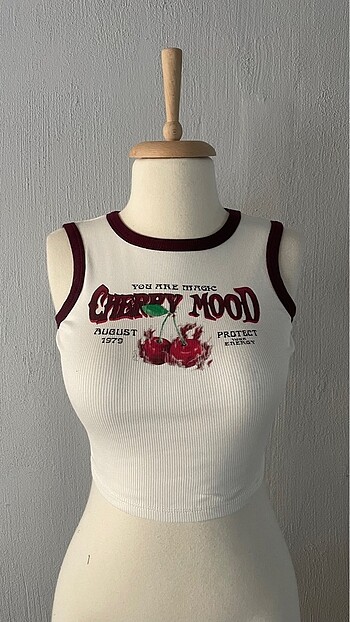 Bershka Kaydırmalı crop atlet