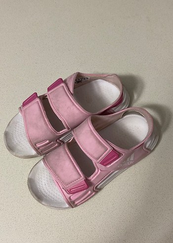 Kız Çocuk Pembe Cırtlı Sandalet