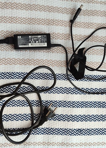 Hp Siyah Laptop Şarj Adaptörü