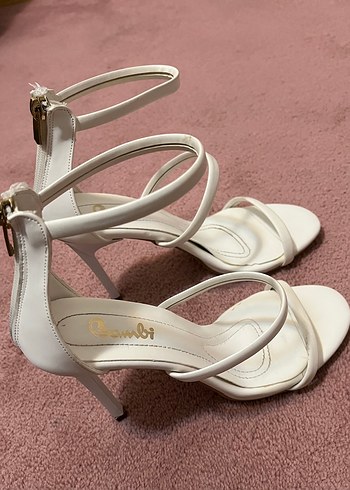 Bantlı topuklu ayakkabı - Görsel 8