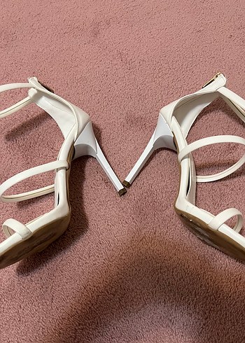 Bantlı topuklu ayakkabı - Görsel 4