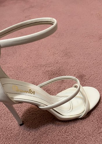 Bantlı topuklu ayakkabı - Görsel 6