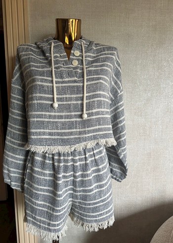 Gri Çizgili Şort- Üst takım XS bedendir - Görsel 7