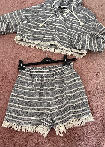 Gri Çizgili Şort- Üst takım XS bedendir - Görsel 5