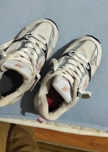 Yılan Desenli Beyaz Bağcıklı Spor Ayakkabı - Görsel 5