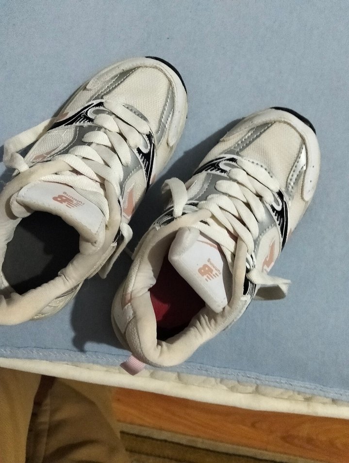 Yılan Desenli Beyaz Bağcıklı Spor Ayakkabı - Görsel 5