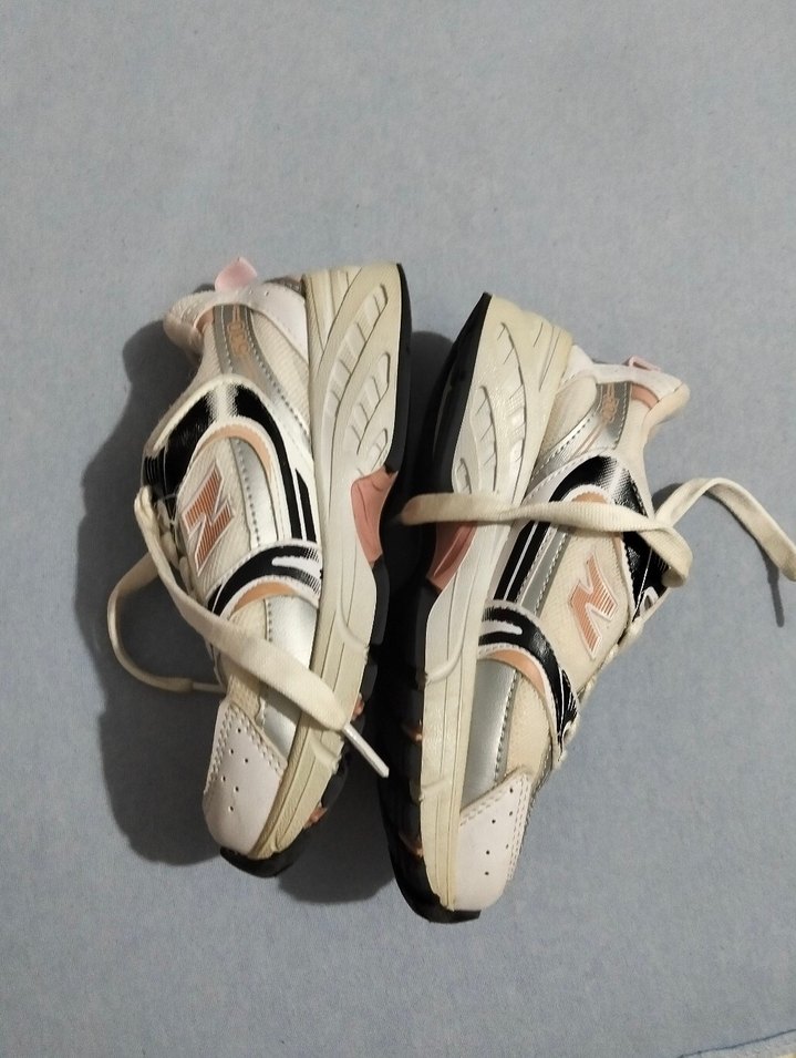 Yılan Desenli Beyaz Bağcıklı Spor Ayakkabı - Görsel 2