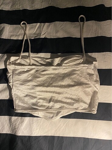 Bershka Pull bear saten crop