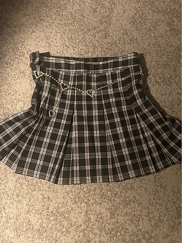 H&M pileli kalpli zincirli etek