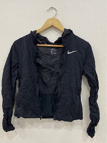 Nike yağmurluk