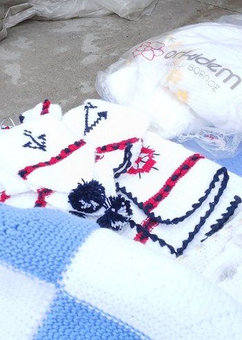 Nakışlı Mavi Örgü Bebek Battaniyesi takımı - Görsel 3