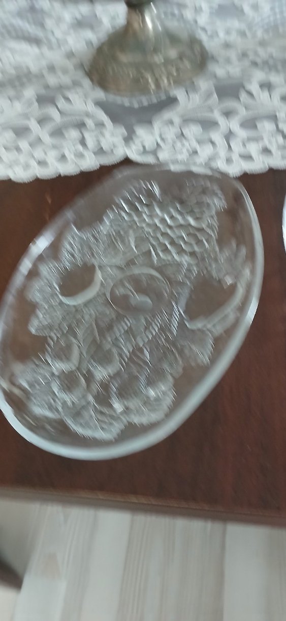 Nakış Desenli Gri-Beyaz Cam Tabaklar - Görsel 3