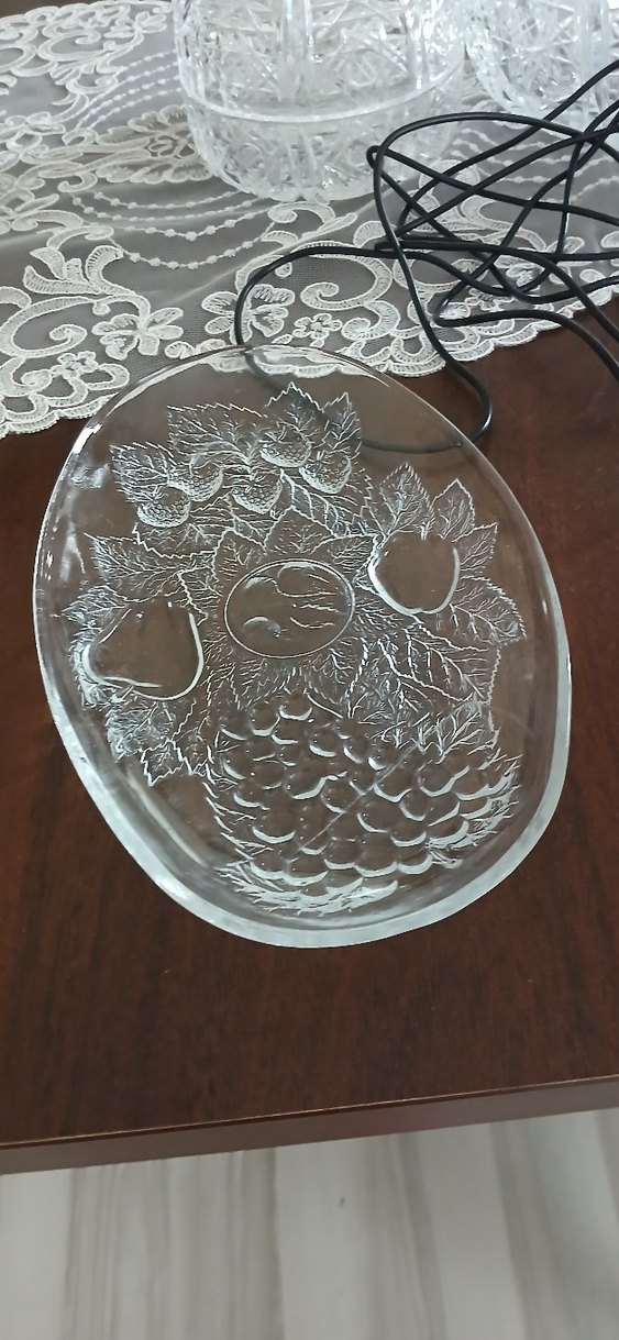 Nakış Desenli Gri-Beyaz Cam Tabaklar - Görsel 2