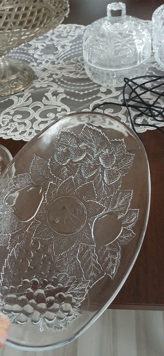 Nakış Desenli Gri-Beyaz Cam Tabaklar - Görsel 5
