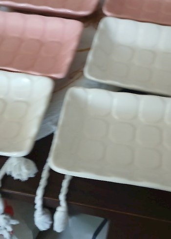 Beden beyaz Renk Pastel Renkli Beyaz ve Pembe Tabak Seti
