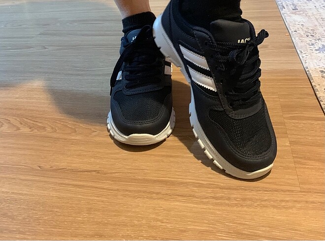 37 Beden Yeni spor ayakkabı