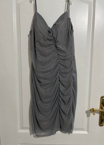 Uzun gri Drapeli V Yaka Kadın Abiye Elbise - Görsel 4