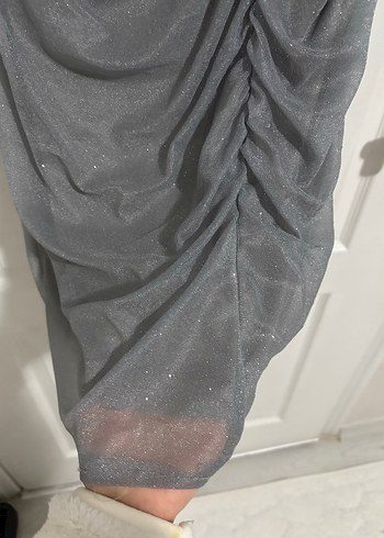 Uzun gri Drapeli V Yaka Kadın Abiye Elbise - Görsel 2