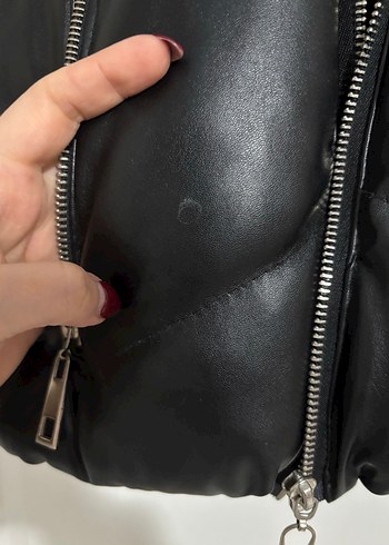 Siyah Deri Kısa Fermuarlı Kadın Yelek - Görsel 2