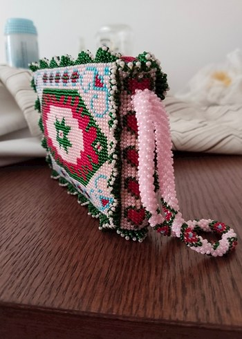  Beden Renkli İşlemeli Boncuklu Örgü cüzdan
