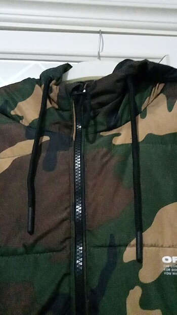 s Beden Bershka asker desenli mont