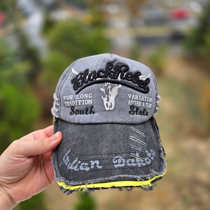 Siyah Gri Punk Tarzı Tokalı Kadın Şapka - Görsel 2