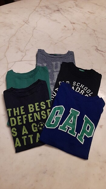 Gap ve benetton tişörtleri 