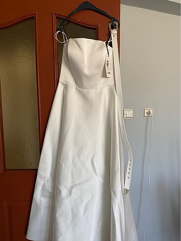 Saten nikah elbisesi sadece bir defaya mahsus giyildi.