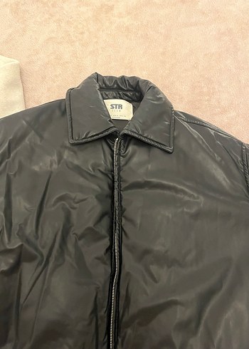 Stradivarius Siyah Parlak Deri Kadın şişme mont - Görsel 2