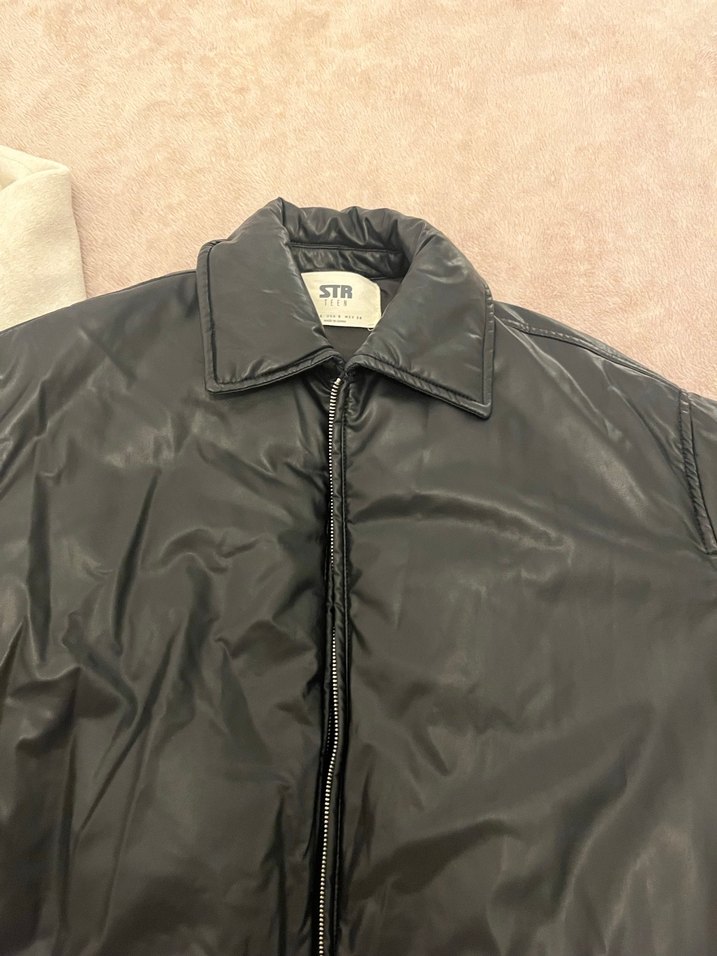 Stradivarius Siyah Parlak Deri Kadın şişme mont - Görsel 2