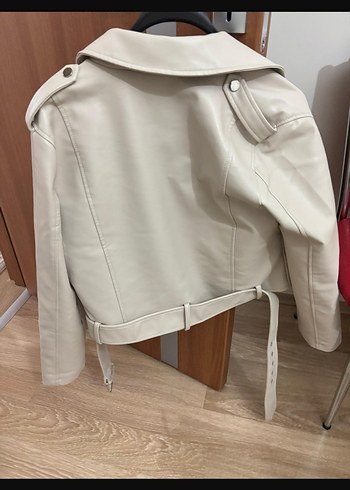 Milla Kemer Detaylı Beyaz Deri Kadın Ceket - Görsel 3