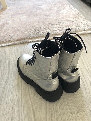 35 Beden Zara gümüş ayakkabı