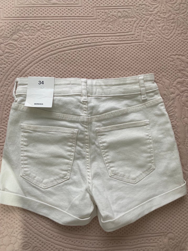 Bershka Beyaz Mini Denim Şort - Görsel 3