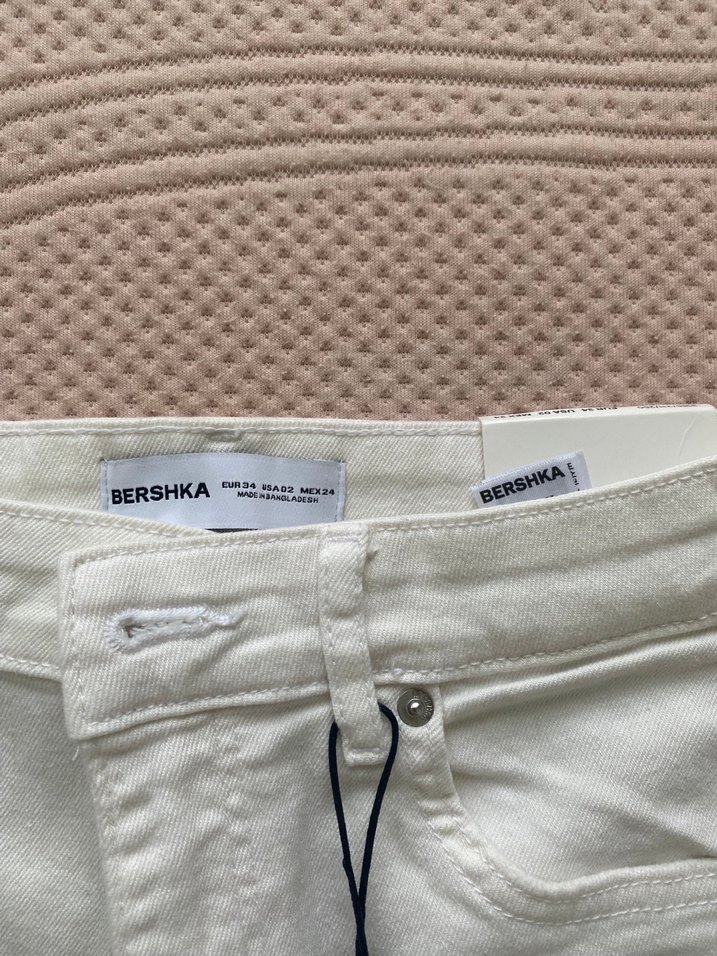 Bershka Beyaz Mini Denim Şort - Görsel 2