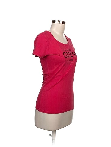 Guess Guess T-shirt %70 İndirimli.