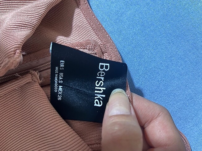 Bershka Önleri boncuklu crop