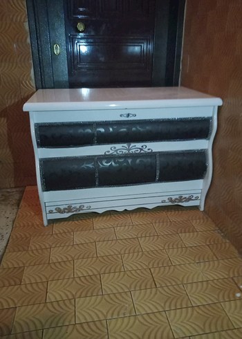 Diğer Beyaz ve koyu renkli büyük boy sandık