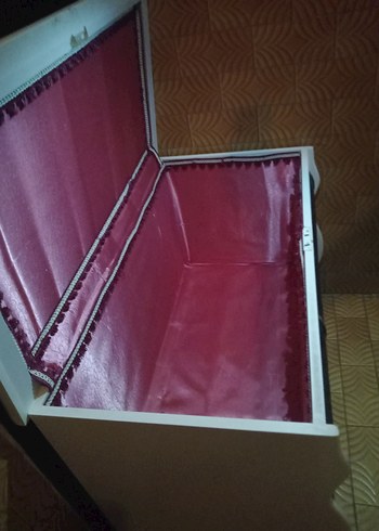 Beyaz ve koyu renkli büyük boy sandık - Görsel 5