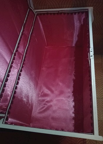 Beyaz ve koyu renkli büyük boy sandık - Görsel 7