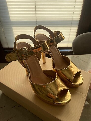 Gold ayakkabı