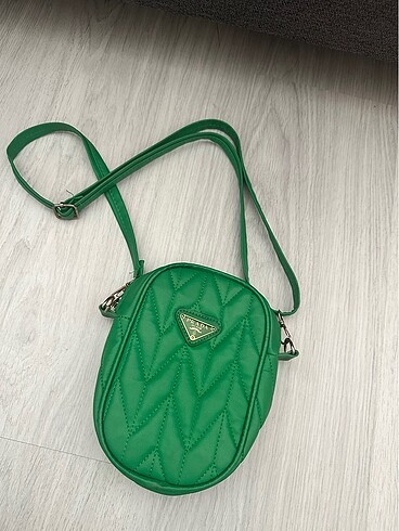 Prada çanta