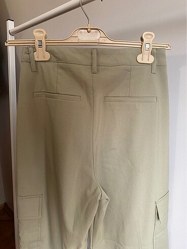 Cepli yeşil pantolon - Görsel 4