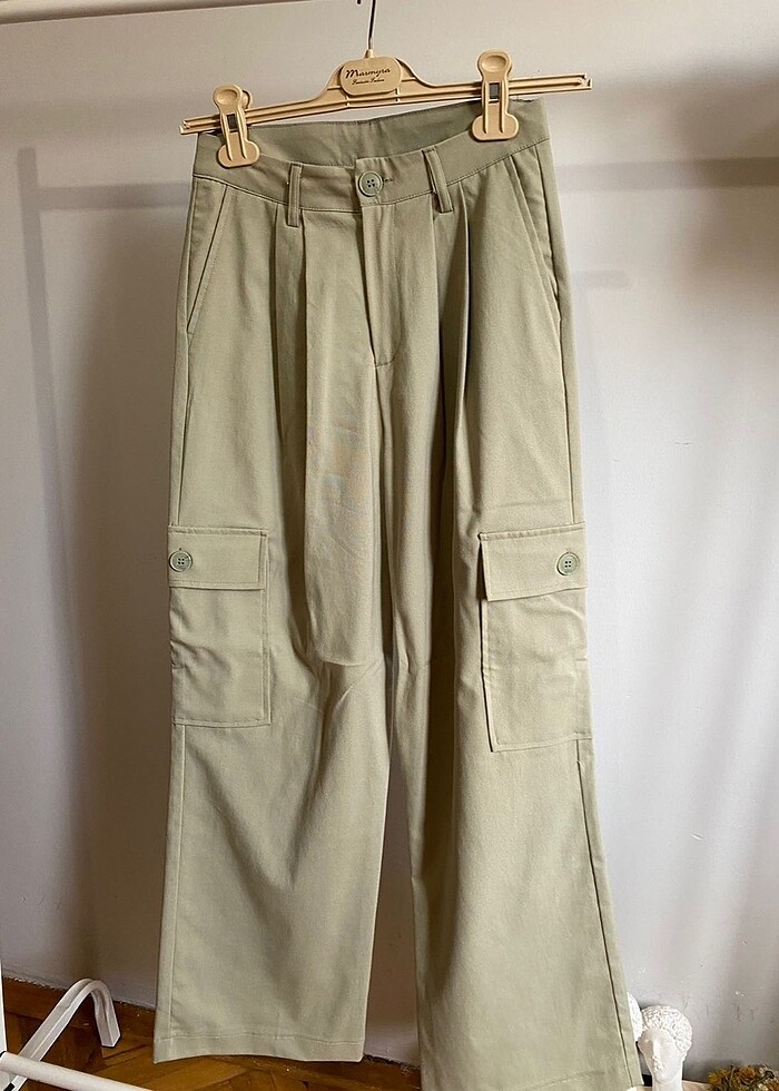Cepli yeşil pantolon - Görsel 2
