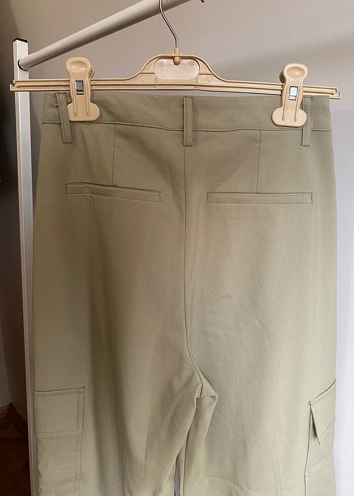 Cepli yeşil pantolon - Görsel 4