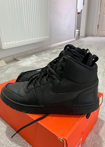 Nike Siyah Bağcıklı Basketbol Ayakkabısı