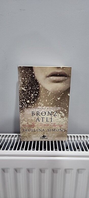 Bronz atlı, paullina simons