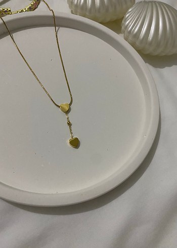 Altın Renkli Kalp Detaylı Midi Kolye