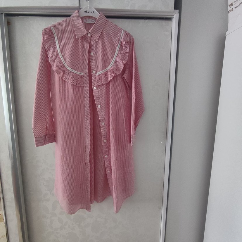 Kırmızı cizgili Uzun Kadın Gömlek Fırfırlı - Görsel 4